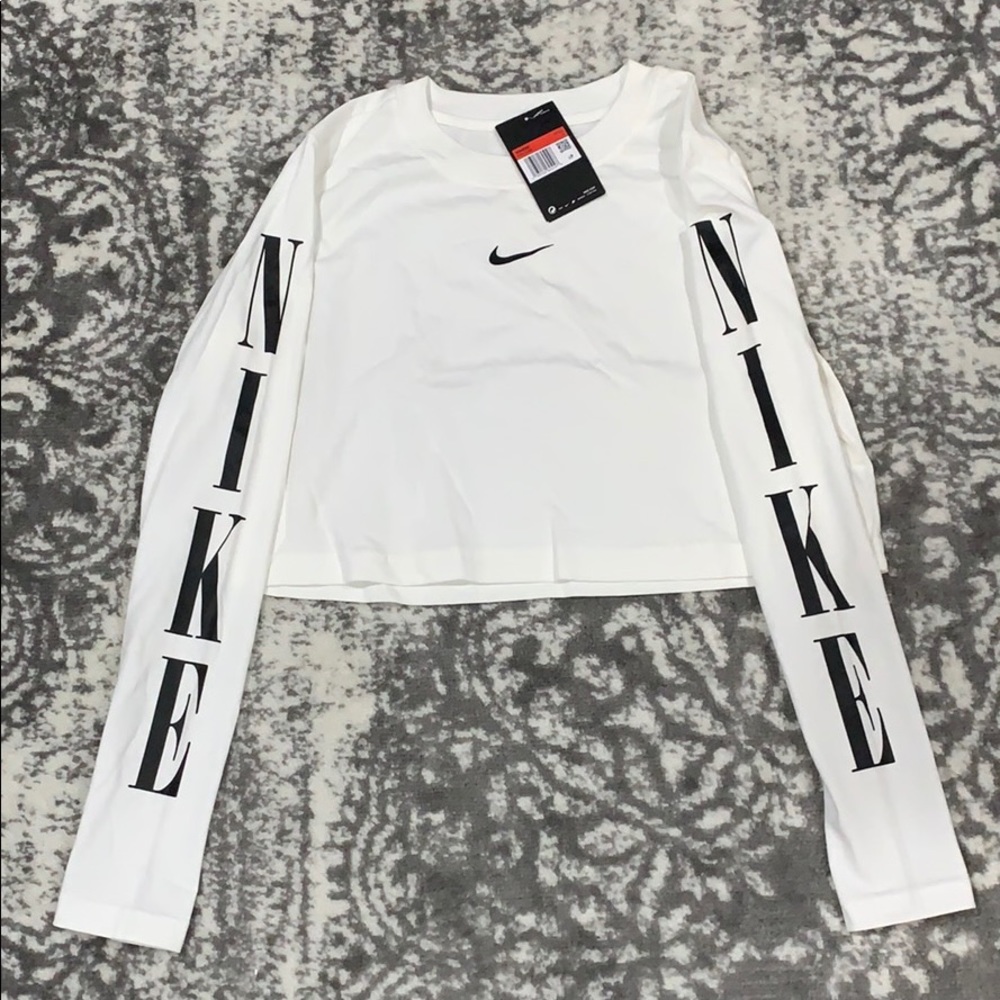 NIKE white cropped workout top. SIZE L. NWT